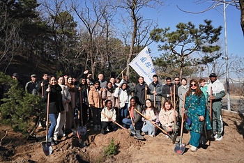 Global Youth Plant Trees, Exploring Governance Wisdom in Beijing’s Spring